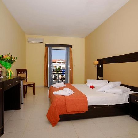 Hotel Denny'S Inn Alimos Rum bild