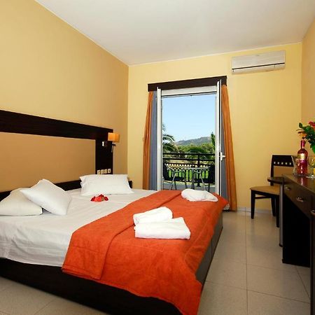 Hotel Denny'S Inn Alimos Rum bild